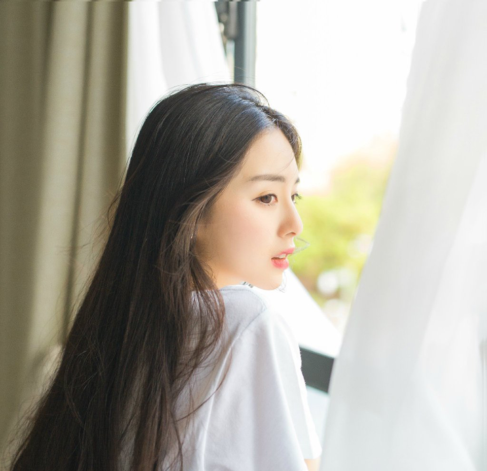 “张任想必已经被诸位囚禁，可对？”庞统没有接话，而是反问道，这种时候，自然不能正大光明的将自己的看法提出来，说我要你们投降，那对方本能的会产生抵触。